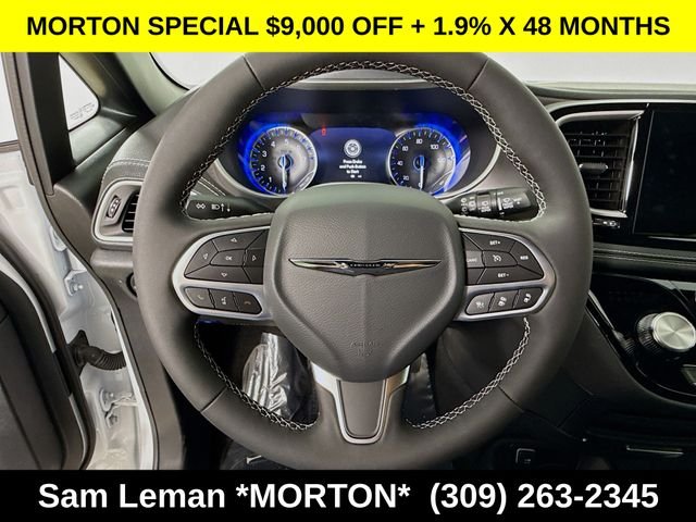New 2026 Bright White Clear-Coat Exterior Paint Chrysler Select image 11