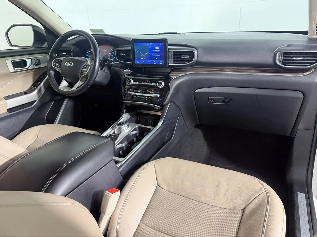 Used 2021 White Ford Limited image 13
