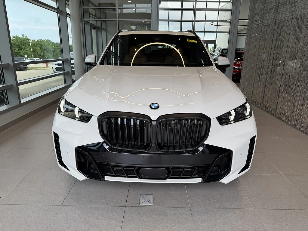 New 2026 Alpine White BMW xDrive40i image 2