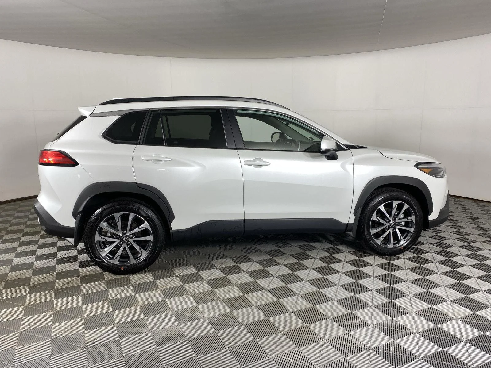 Used 2024 Wind Chill Pearl Toyota XLE image 8