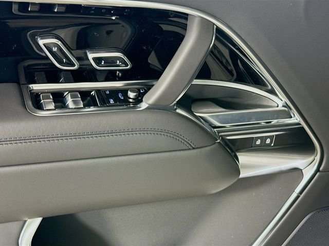 New 2026 Fuji White Land Rover SE image 20