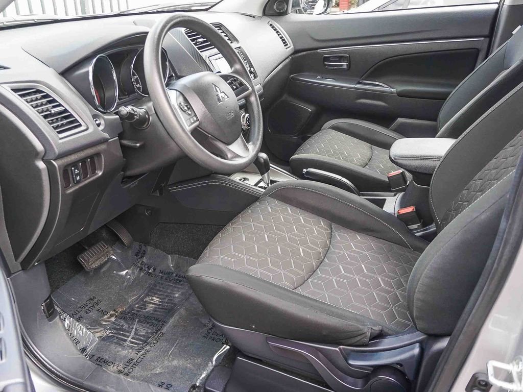 Used 2025 Silver Mitsubishi 2.0 ES image 17