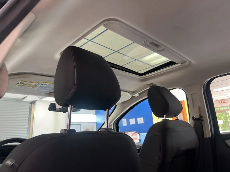 Used 2020 Blue Ford SE image 18