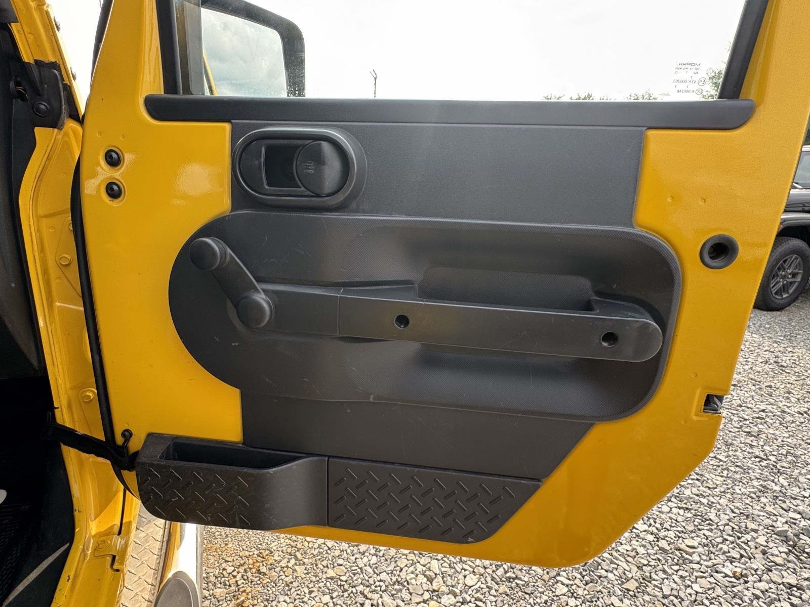 Used 2008 Detonator Yellow Jeep X image 9