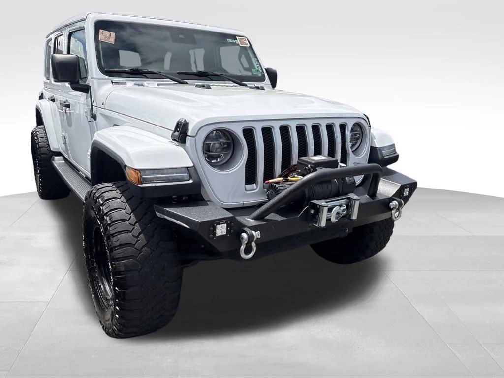 Used 2020 White Jeep Unlimited Sahara image 16