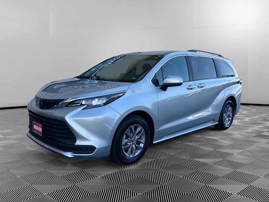 2025 Toyota Sienna LE 8-Passenger Hybrid AWD's photo