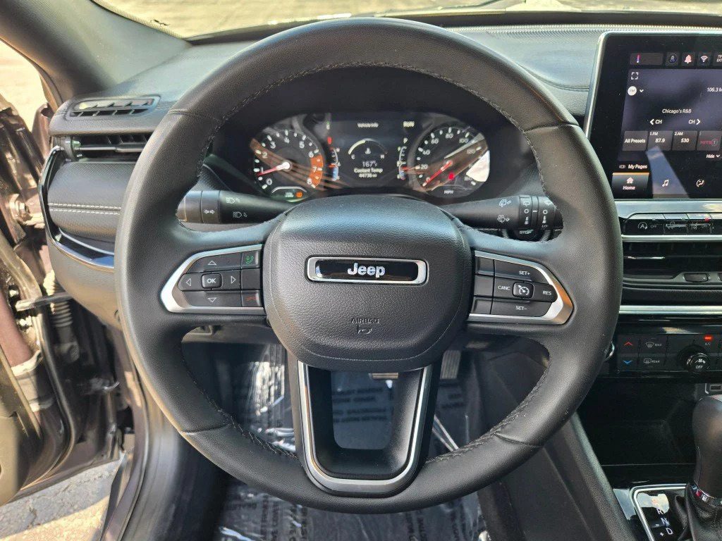 Used 2024 Gray Jeep Latitude 4x4 image 32