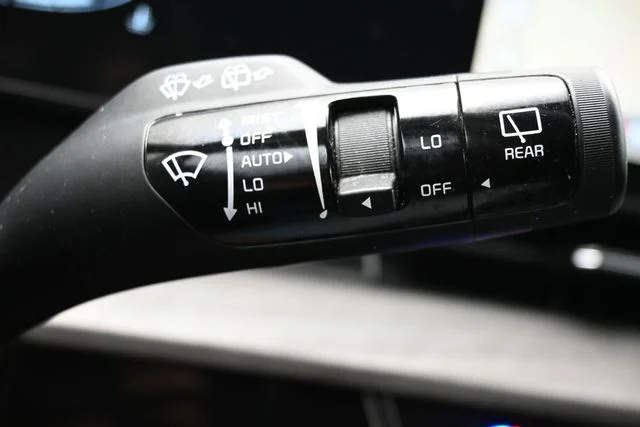 Used 2023 Green Kia X-Line image 32