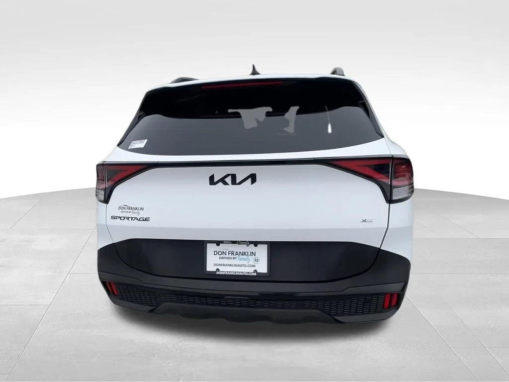 Used 2025 White Kia X-Line image 9