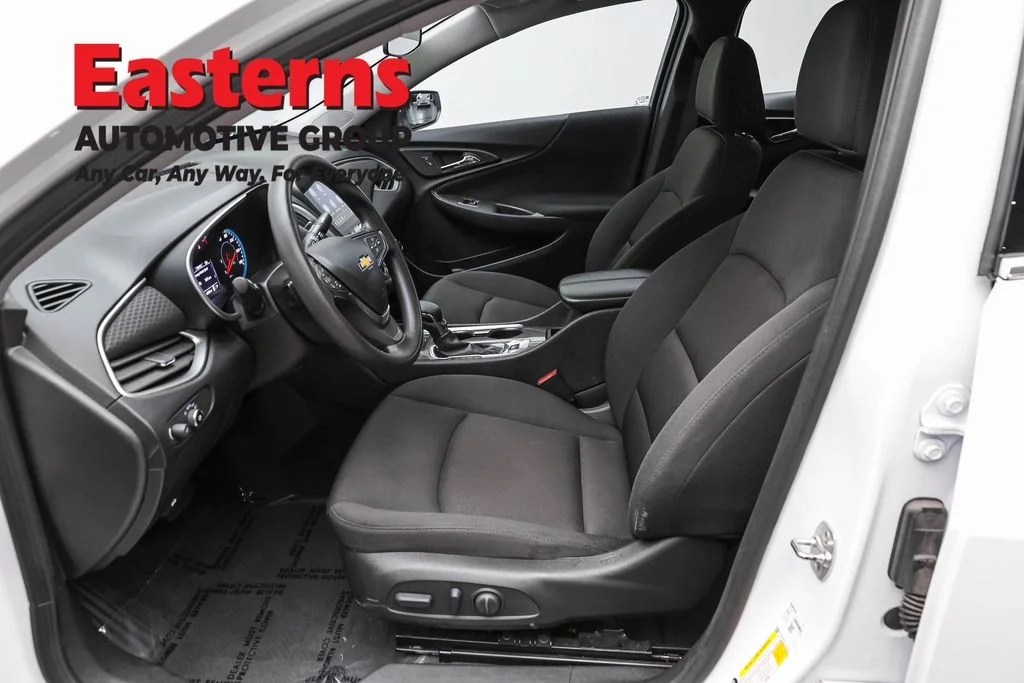 Used 2025 White Chevrolet LT image 14