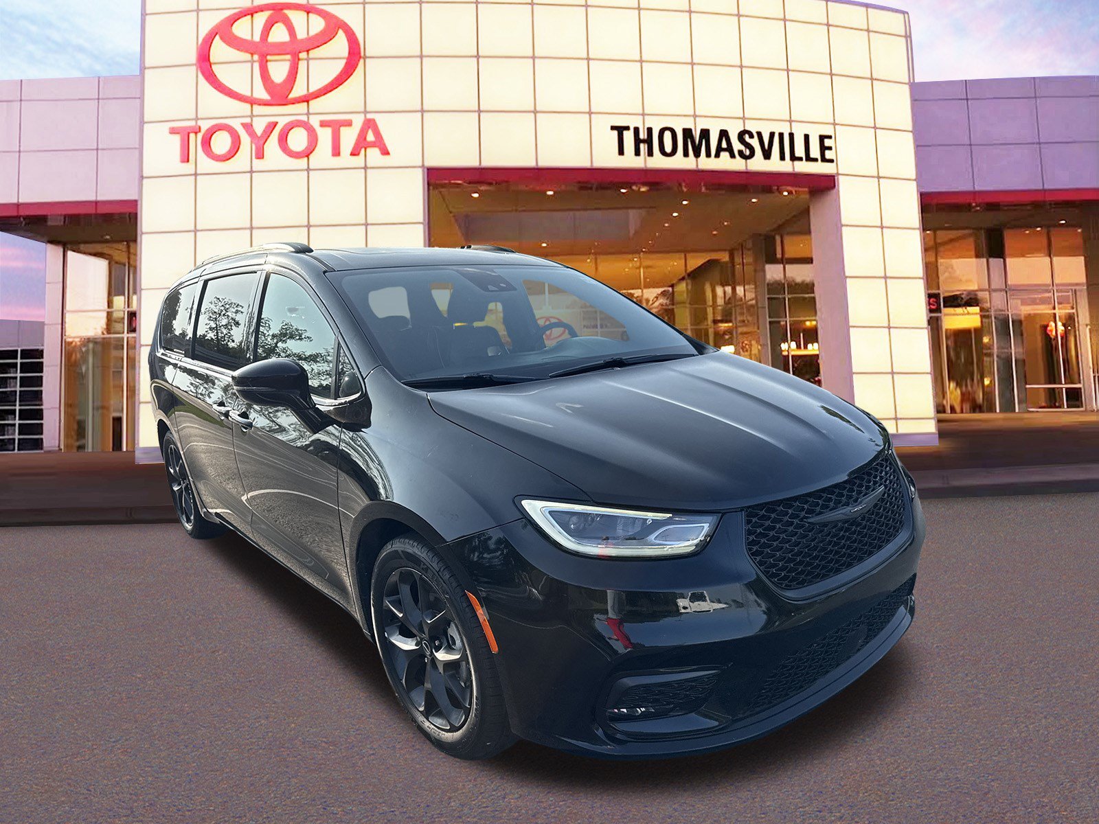 Used 2025 Diamond Black Crystal Pearlcoat Chrysler Limited image 3