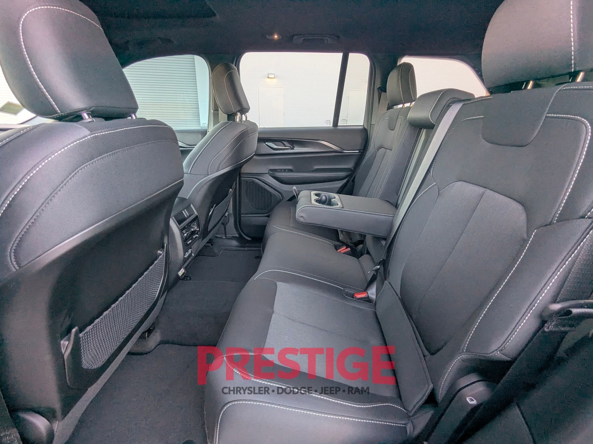New 2026 Silver Zynith Exterior Paint Jeep Laredo X image 27