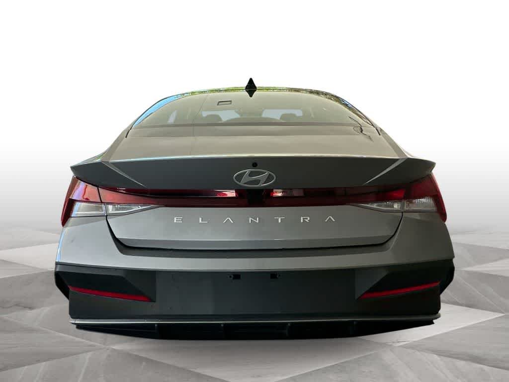 Used 2024 Fluid Metal Hyundai SE image 7