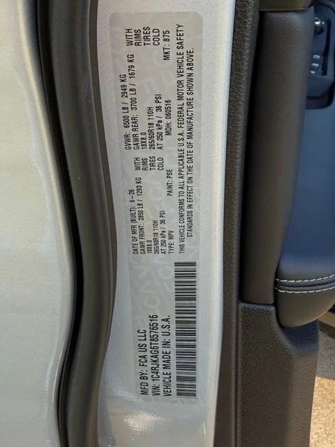 New 2026 Silver Zynith Exterior Paint Jeep Laredo image 33