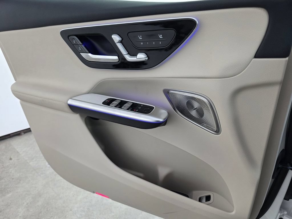 New 2027 Polar White Mercedes-Benz GLC 300 image 32