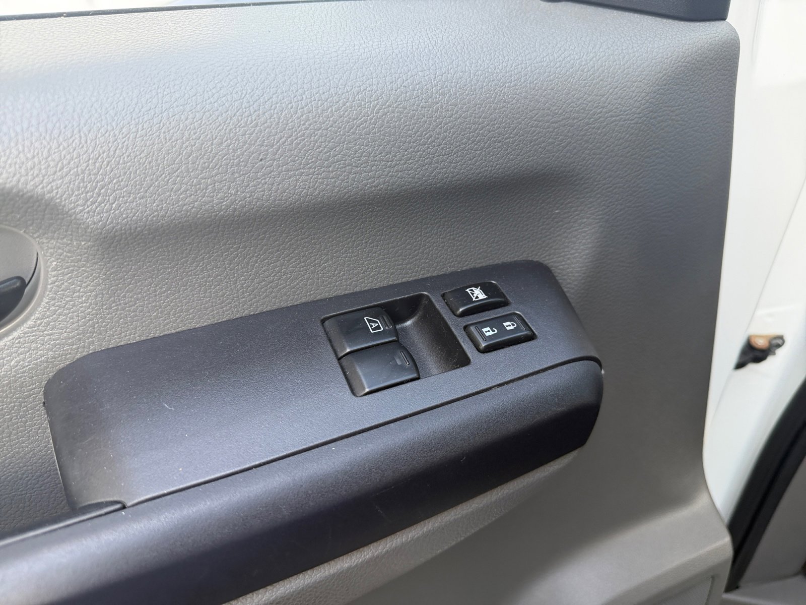 Used 2020 White Nissan SV image 27