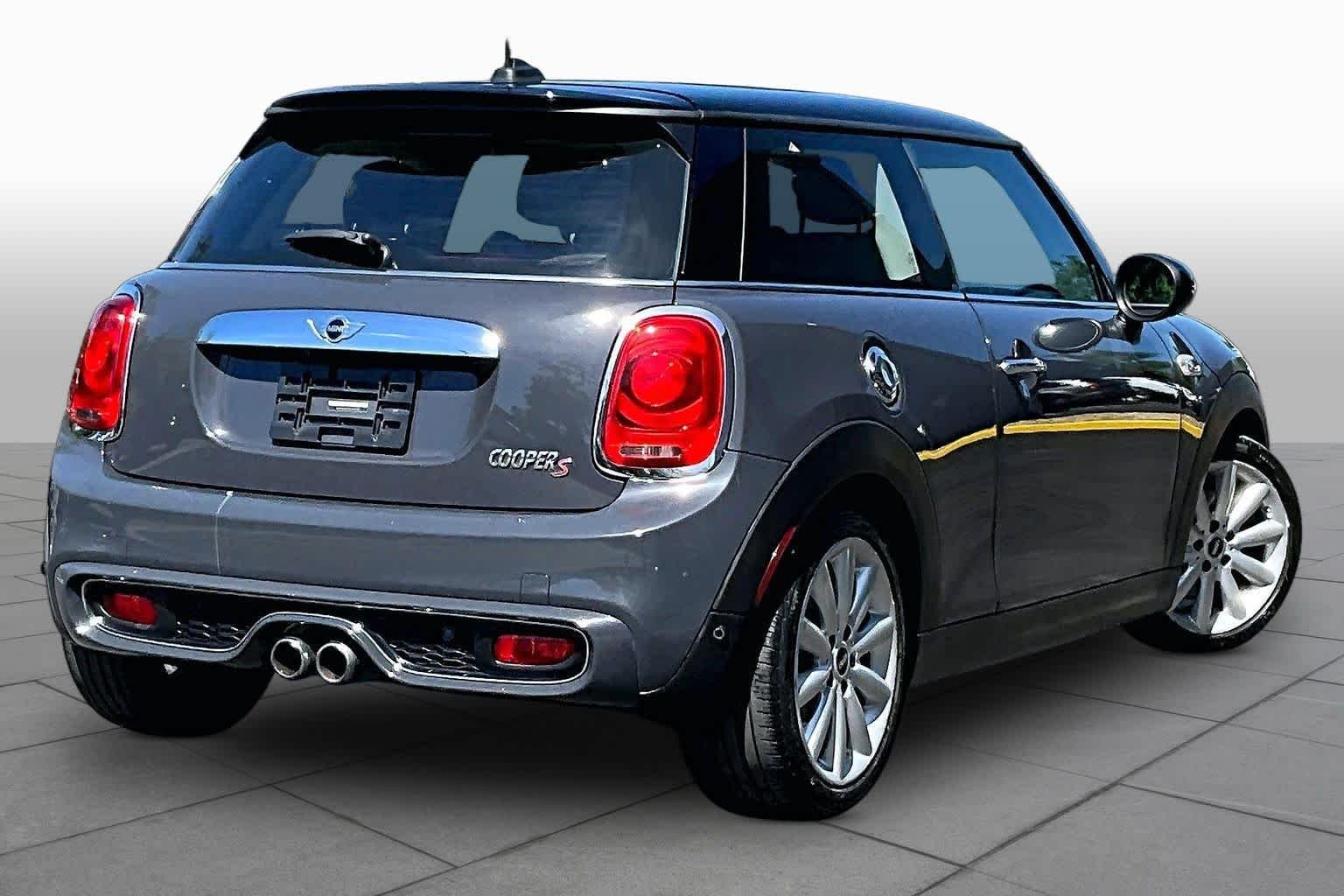 Used 2018 Thunder Grey Metallic MINI Cooper S image 13