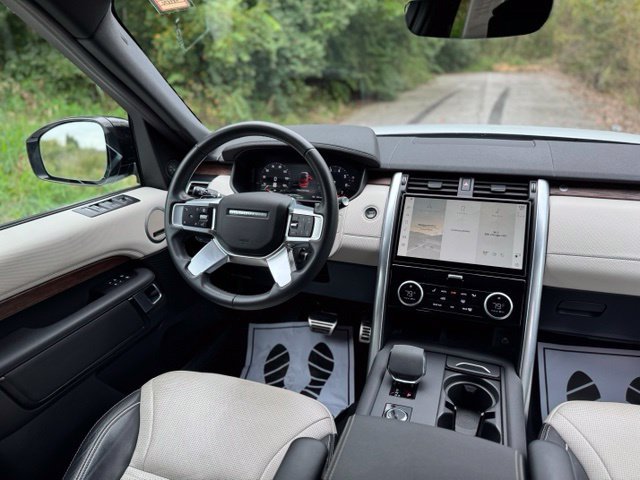 Used 2024 Fuji White Land Rover Dynamic SE image 28