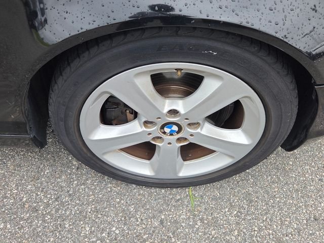 Used 2005  BMW 330i image 16