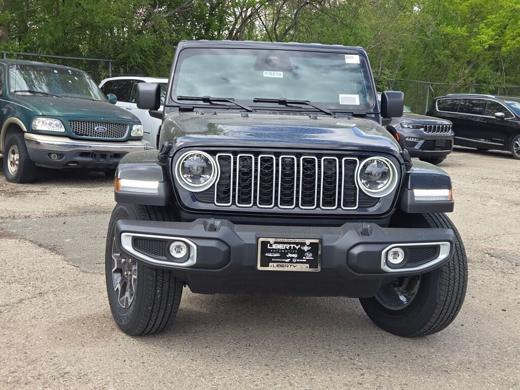 New 2026 Black Clear-Coat Exterior Paint Jeep Sahara image 4