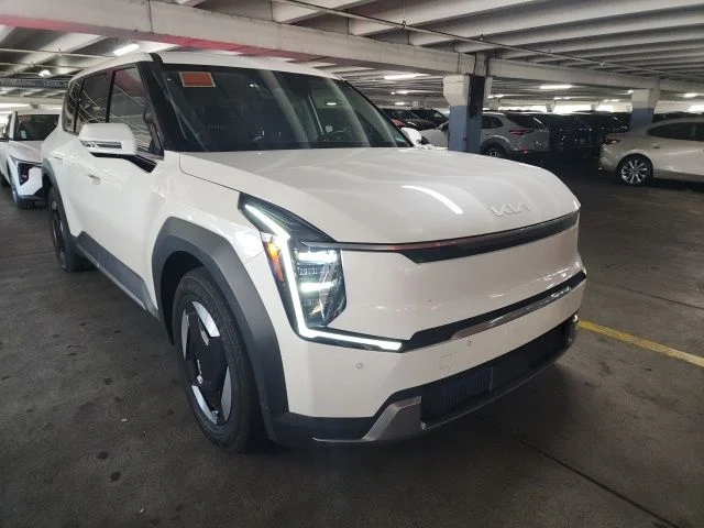2024 Kia EV9 Light L/R's photo