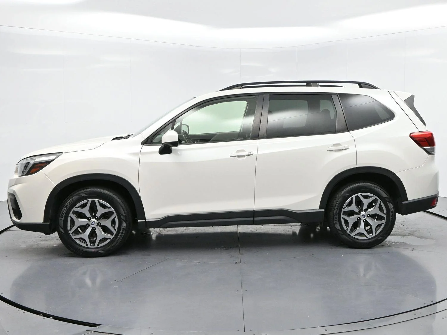 Used 2021 Crystal White Pearl Subaru Premium image 4