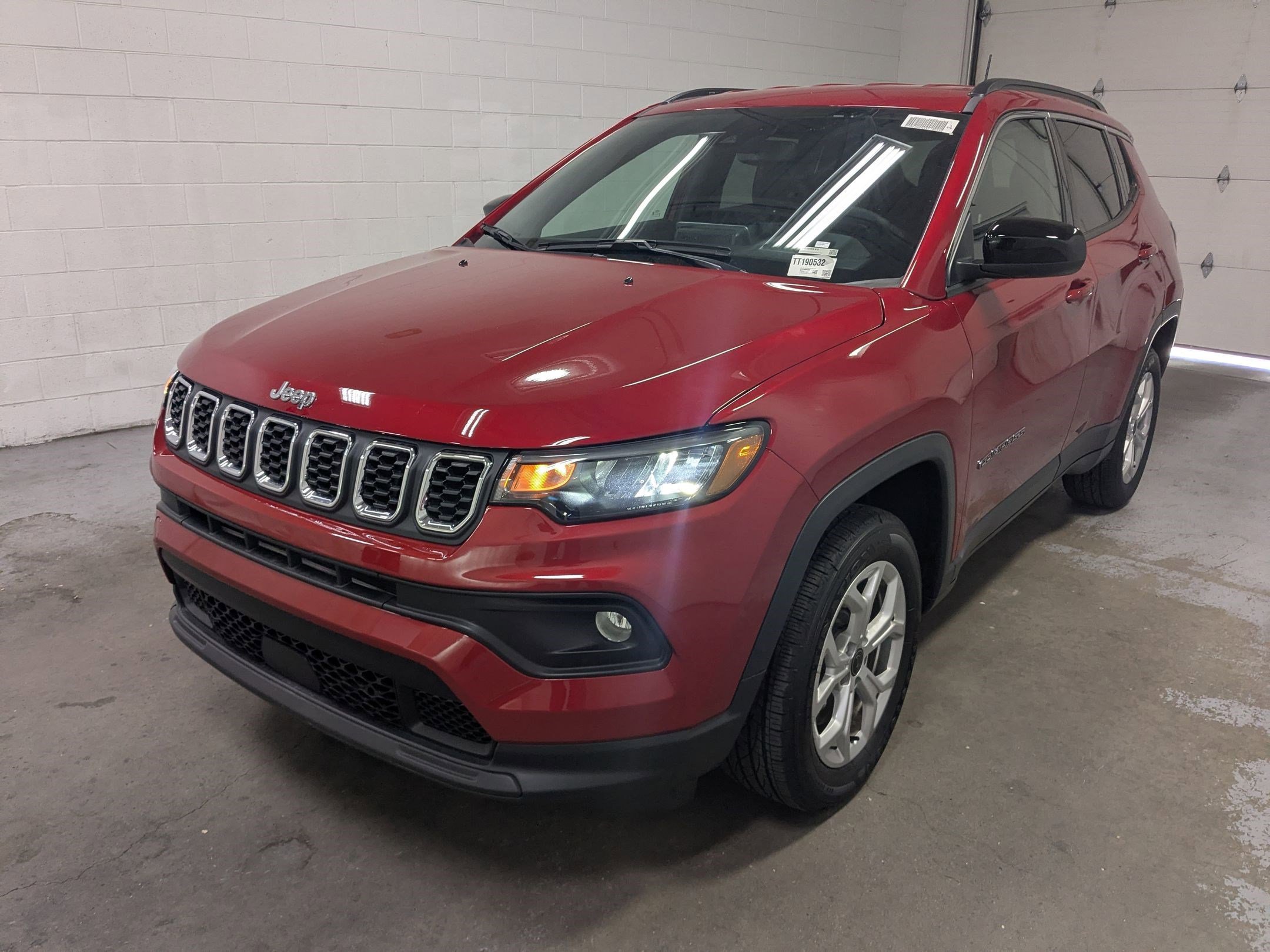 New 2026 Red Hot Pearl-Coat Exterior Paint Jeep Latitude image 9