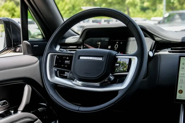 New 2026  Land Rover SE image 21