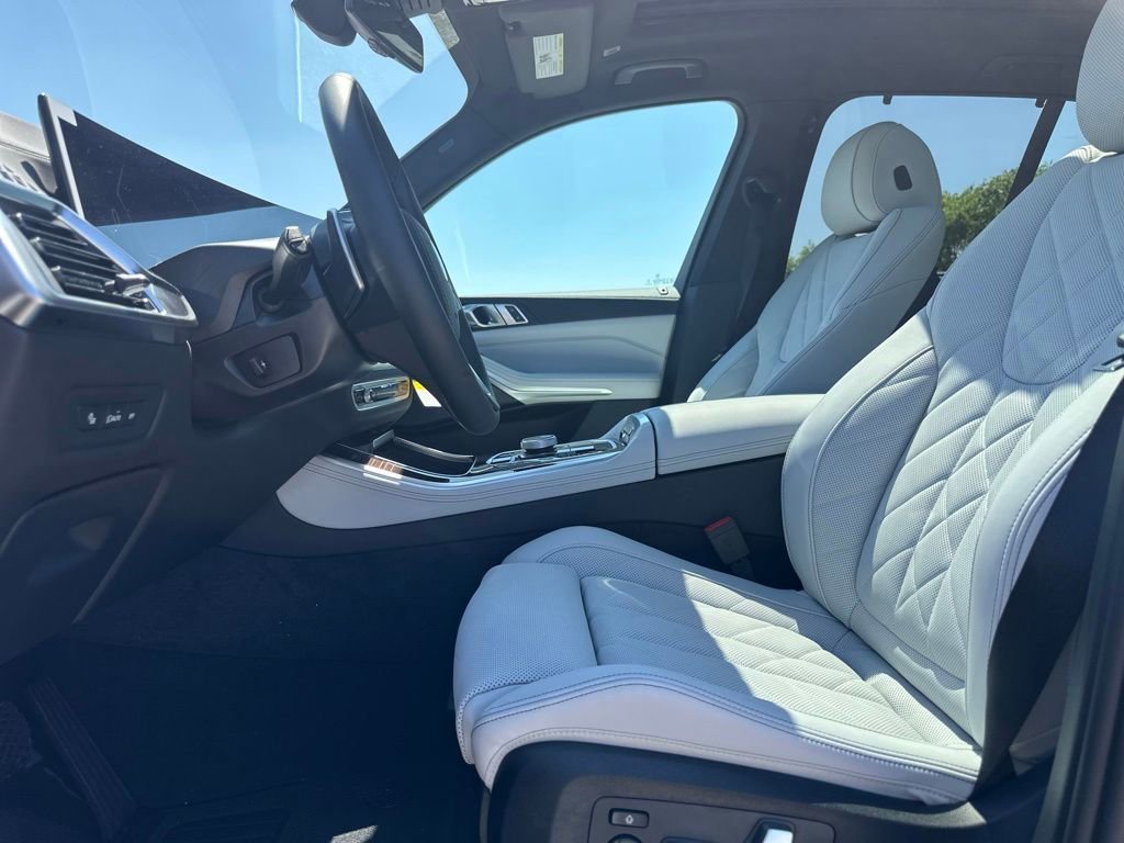 New 2026 Black Sapphire Metallic BMW xDrive40i image 14