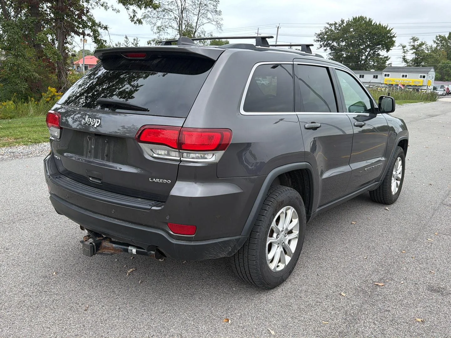 Used 2021 Granite Crystal Metallic Clearcoat Jeep Laredo E image 3