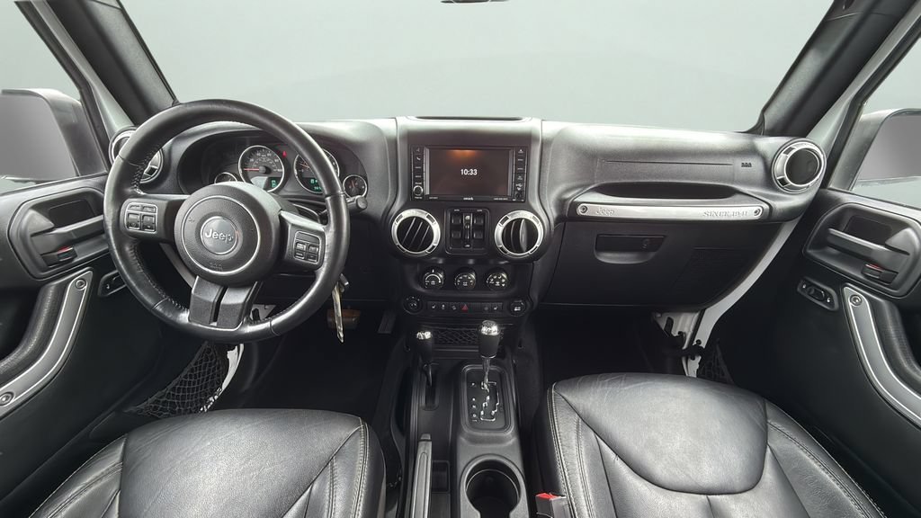 Used 2014 White Jeep Sahara image 16