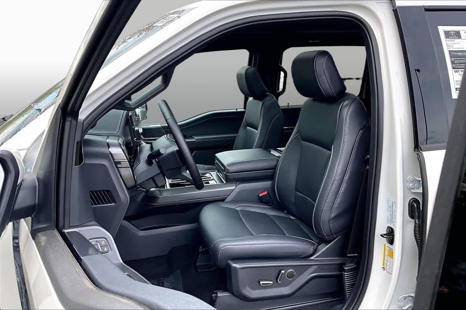 Used 2025 Star White Metallic Tri-Coat Ford LARIAT image 9