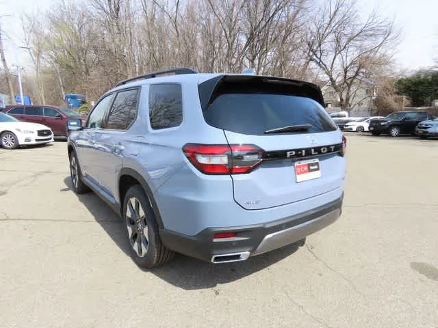 New 2026 Sonic Gray Pearl Honda Touring image 4