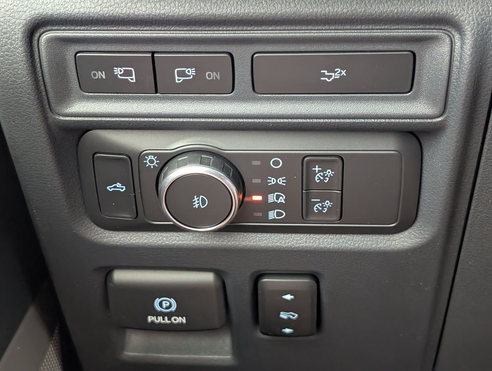 Used 2022 Agate Black Metallic Ford Lariat image 27