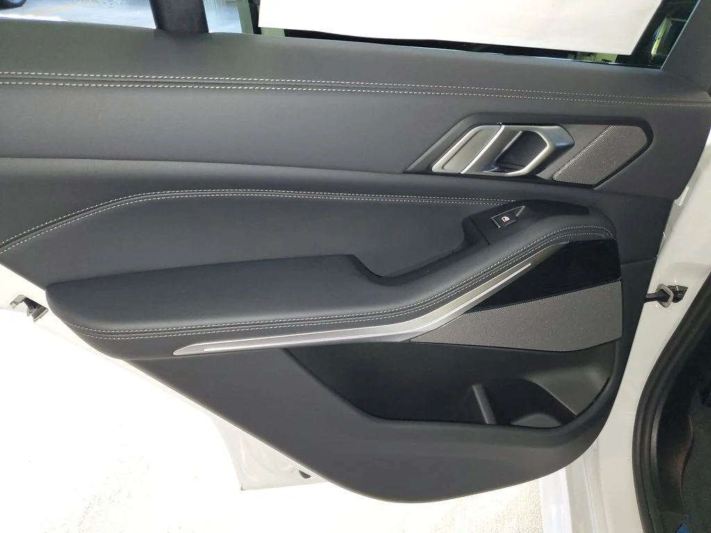 Used 2026 White BMW sDrive40i image 9