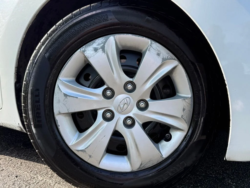 Used 2016 White Hyundai SE image 9