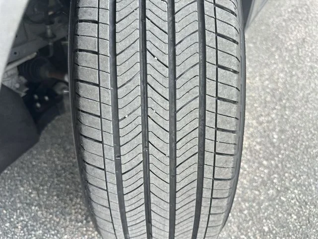Used 2023 Gray Ford Active image 11