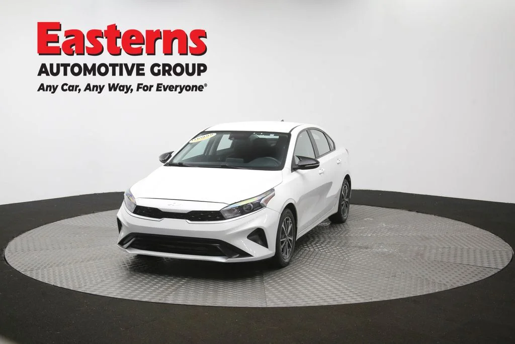 Used 2022 White Kia LXS image 53