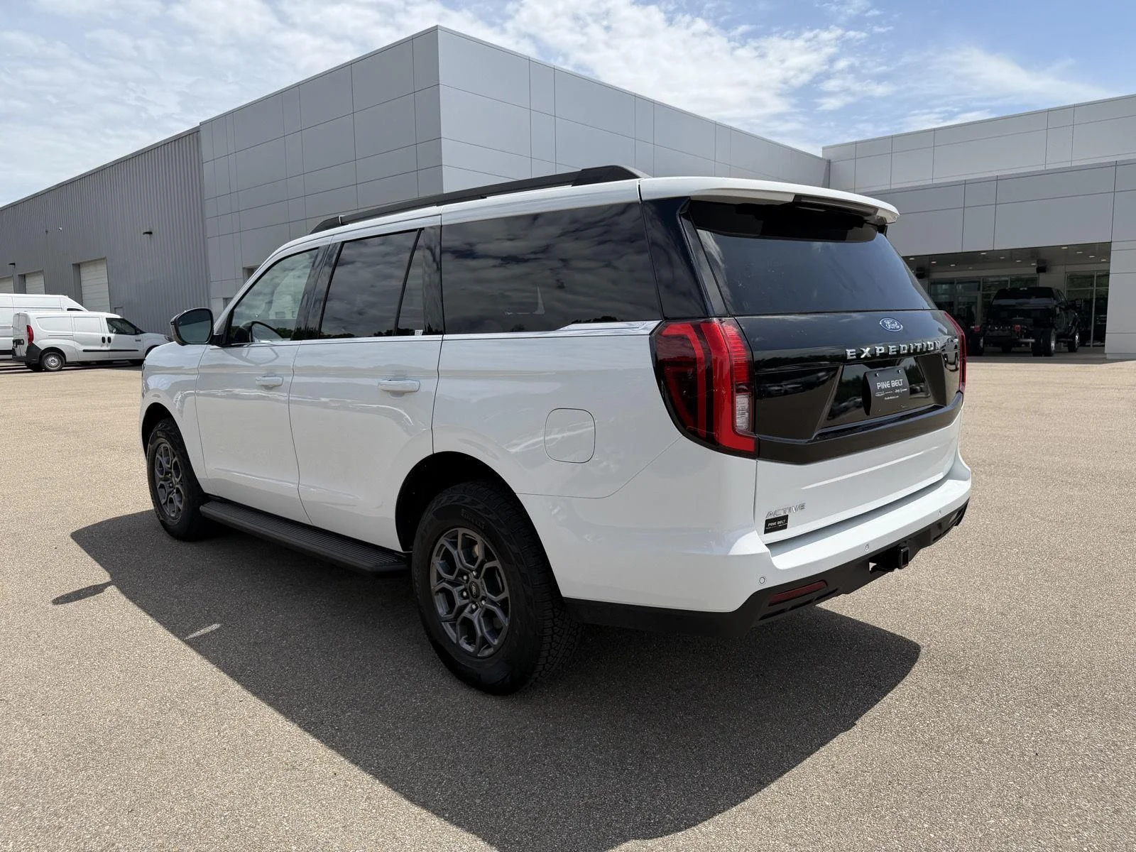 Used 2025 Oxford White Ford Active image 4