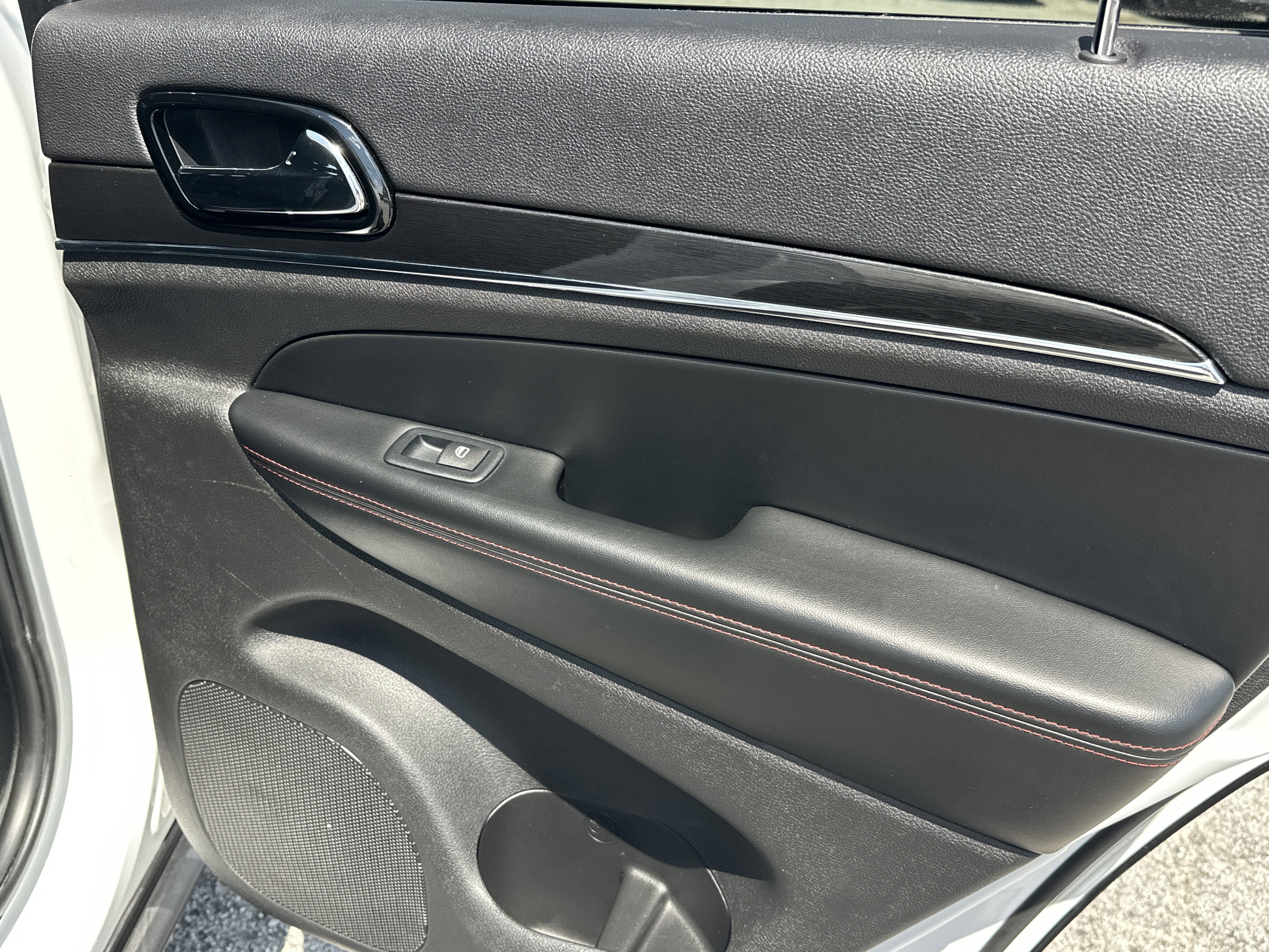 Used 2020 Bright White Clearcoat Jeep Trailhawk image 17