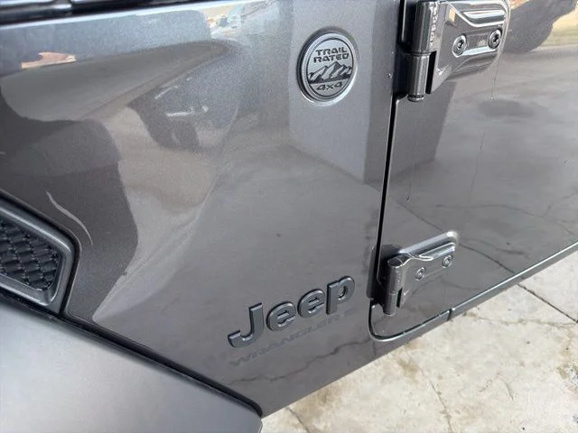 New 2024 Granite Crystal Metallic Clear-Coat Exterior Paint Jeep Sport S image 9