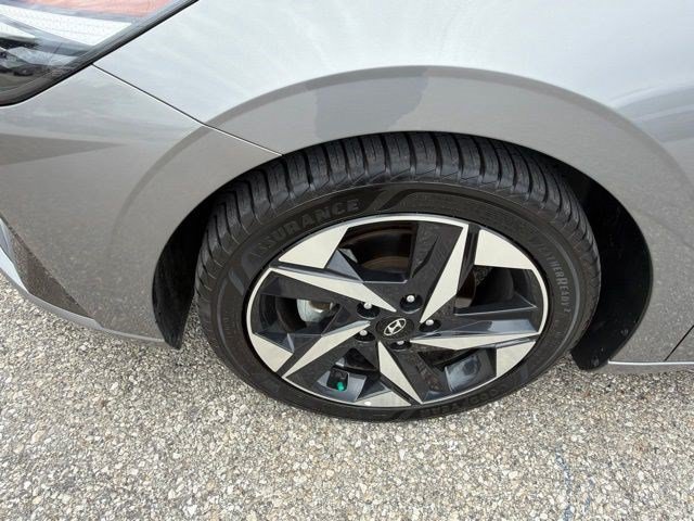 Used 2023 Fluid Metal Hyundai Limited image 10