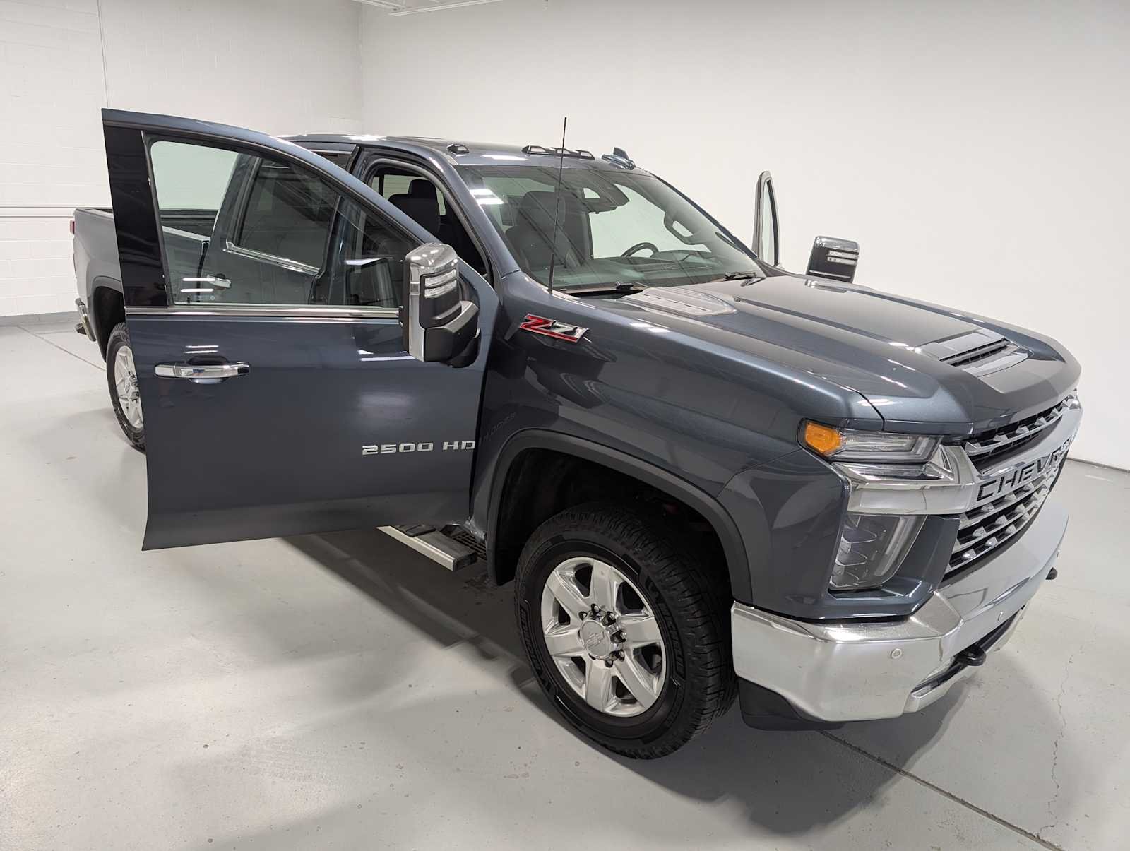 Used 2020 Shadow Gray Metallic Chevrolet LTZ image 16