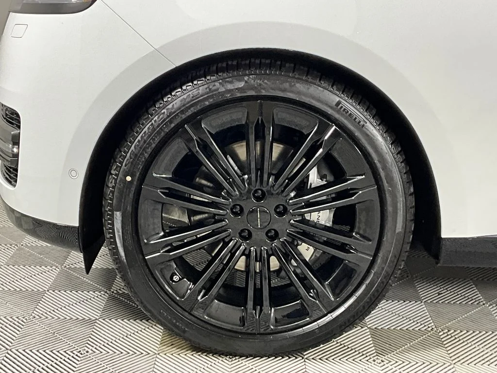 New 2026 Fuji White Land Rover SE 7 Seats image 9