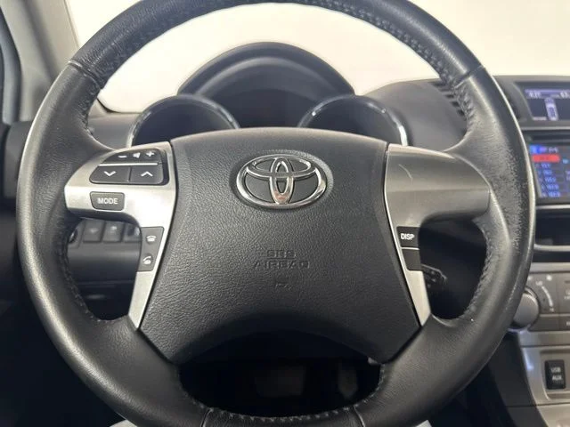 Used 2013 Classic Silver Metallic Toyota SE image 18