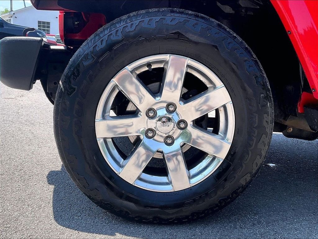 Used 2015 Red Jeep Unlimited Sahara image 21