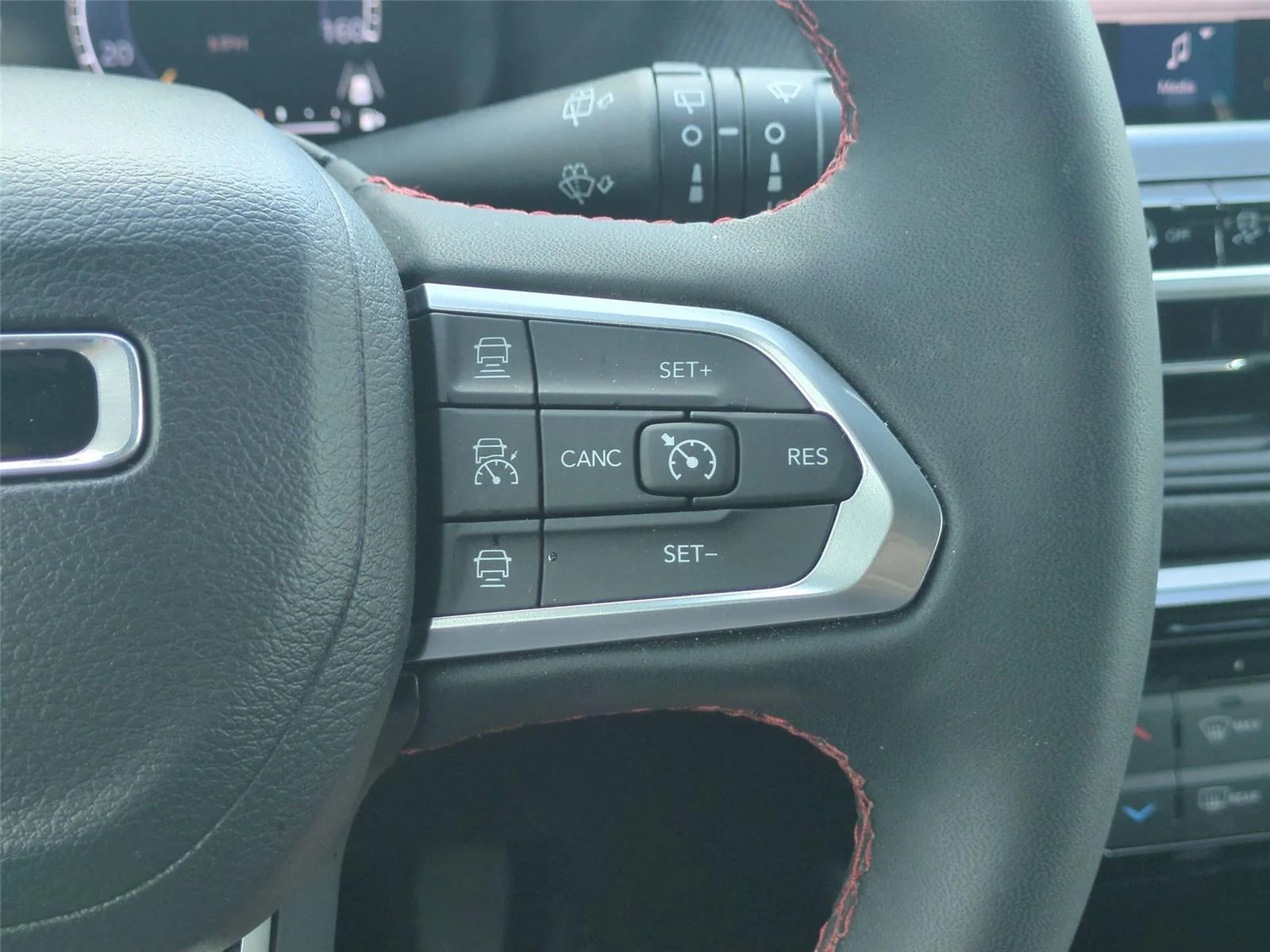 Used 2024 Bright White Clearcoat Jeep Trailhawk image 33