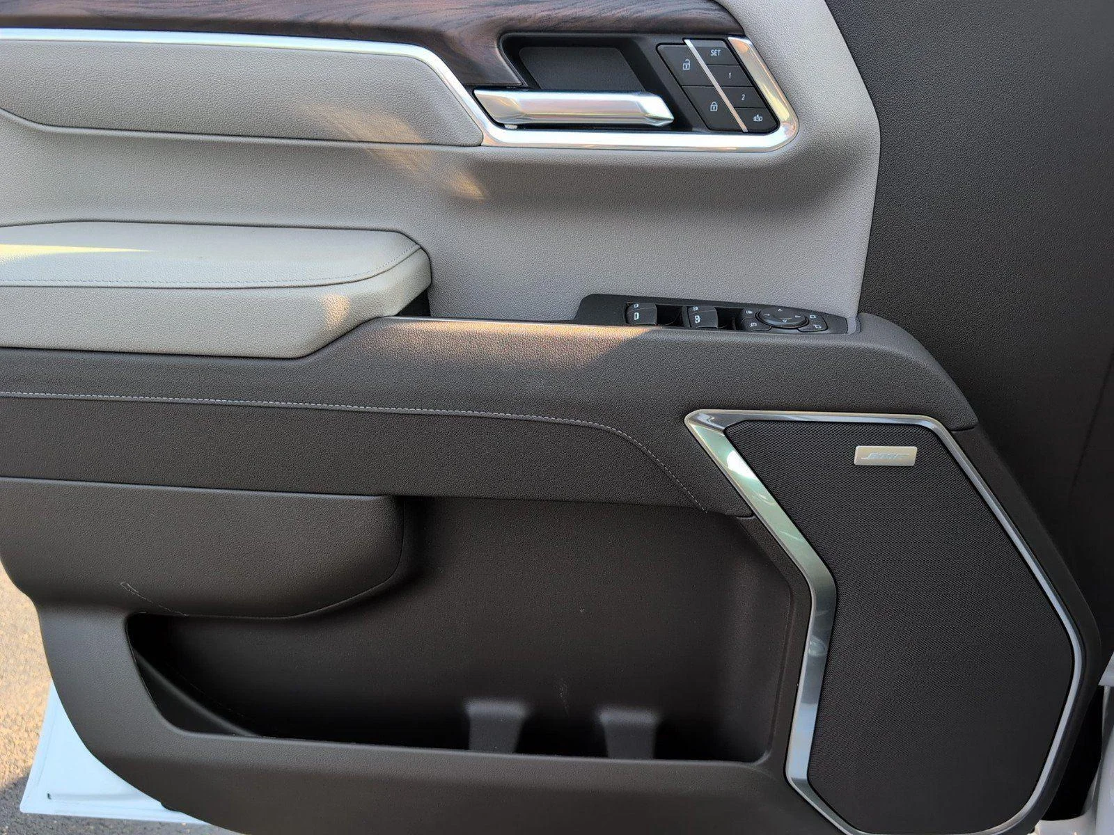 New 2026 Glacier White Tricoat GMC SLT image 17