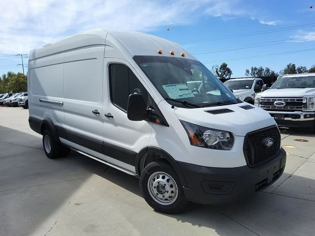 2026 Ford Transit Commercial Base