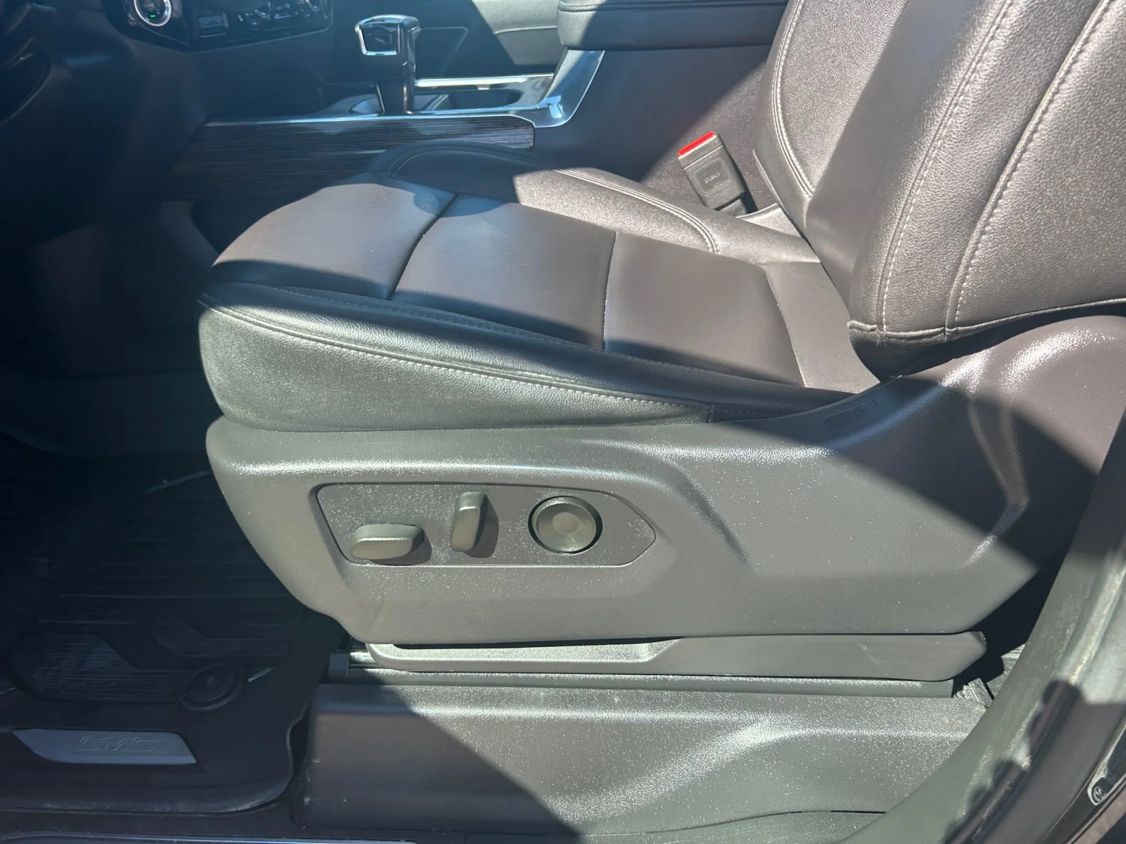 Used 2024 Black GMC Elevation Crew 3.0L Leather X31 Package 4x4 image 15